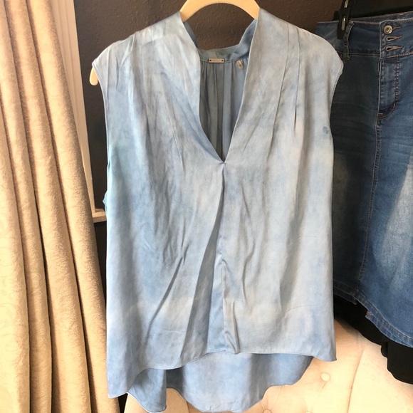 Elie Tahari Tops - Elie Tahari blue v neck blouse